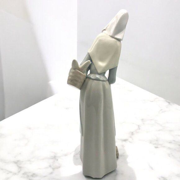 Lladro Figurine 10.5" TALL SHEPHERDESS WITH PUPPY DOG & BREAD BASKET #1034 Mint - Picture 2 of 13